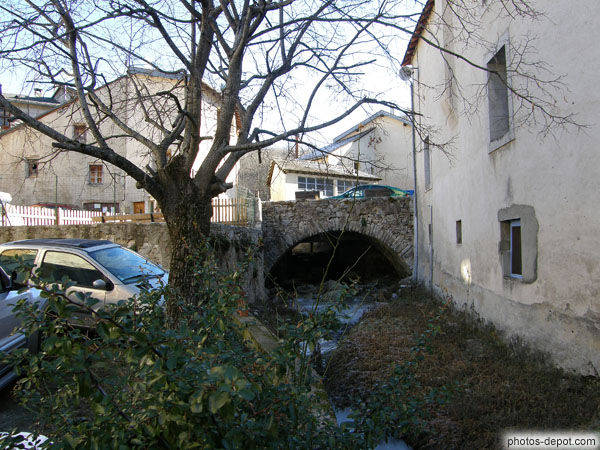 photo de canal d'irrigation creusé par l'abbé d'Espéronnat