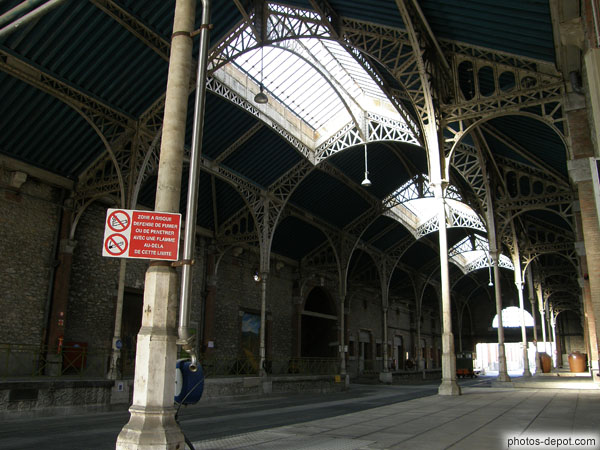 photo de Construite par les Ateliers Gustave Eiffel, la gare des Caves Byrrh