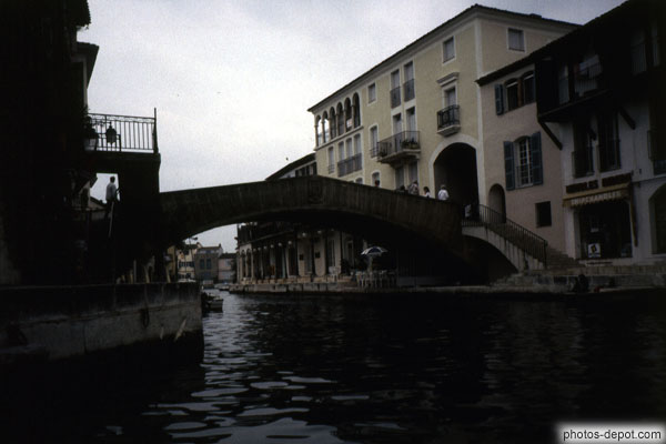 photo de Pont de bois sur le canal