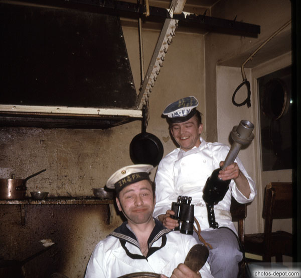 photo de marins en costume