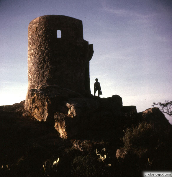photo de tour en ruines