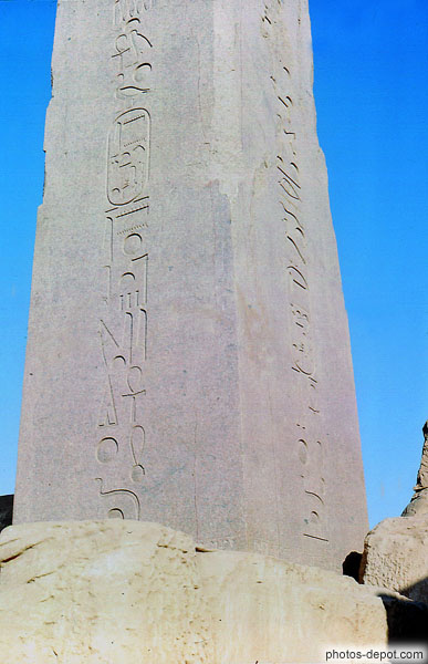photo d'Hiéroglyphes sur Obélisque