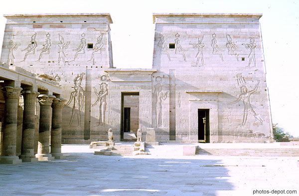 photo de Porte et tours du temple