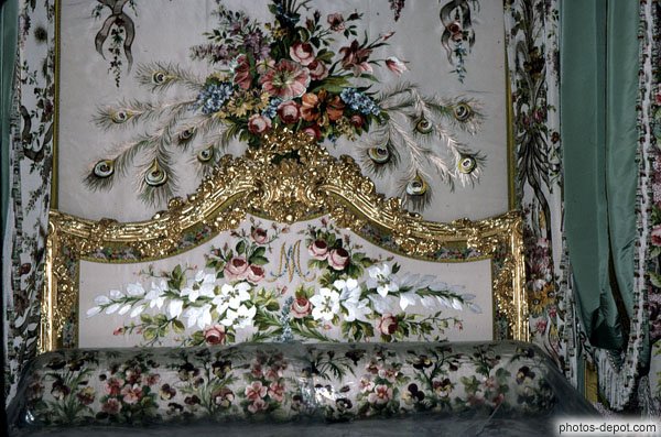 photo de parure du lit de Marie-Antoinette aux plumes de paon