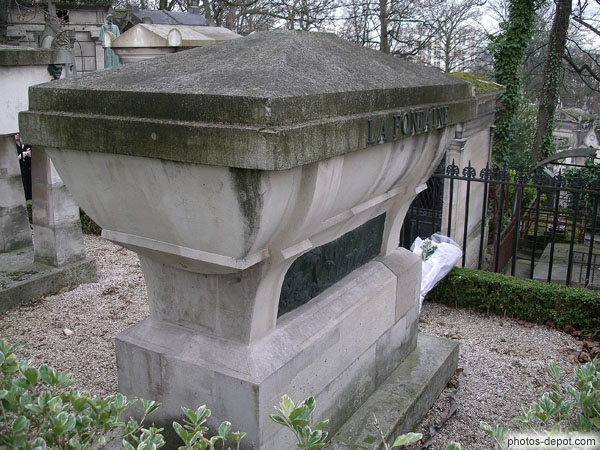 photo de tombeau de Jean de la Fontaine, écrivain des fables de la Fontaine