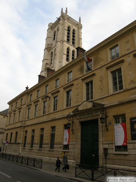 photo de Lycée Henri IV enserrant la tour de la basilique Ste Geneviève