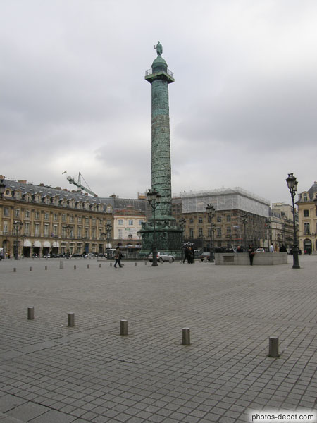 photo de 1792, Napoléon déboulonne la statue de Louis XIV pour installer la colonne Vendome