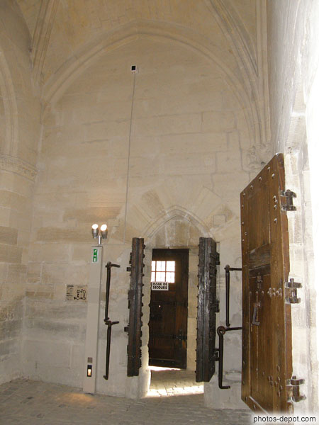 photo de les tours d'angles abritent des cellules ayant servi à des prisonniers célèbres