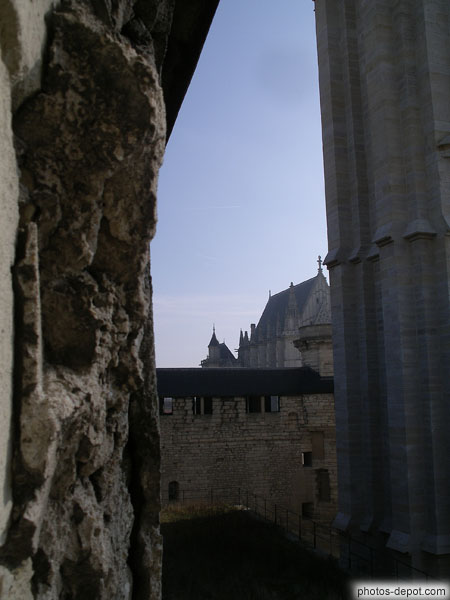 photo de Sainte Chapelle derrière les remparts du chateau