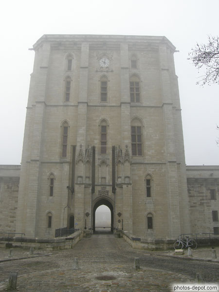 photo de Tour du Village, porte d'entrée principale
