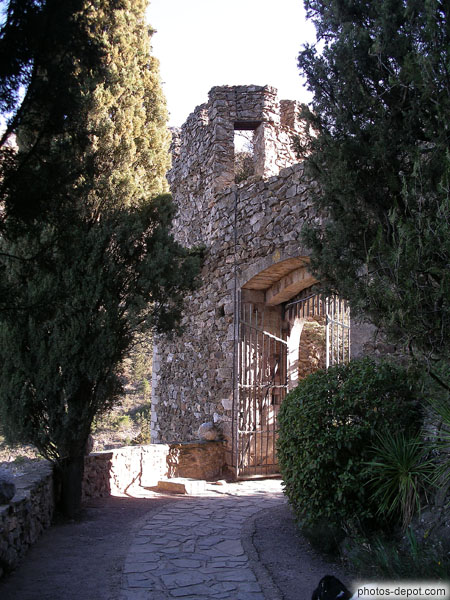 photo de grille d'entrée dans le chateau