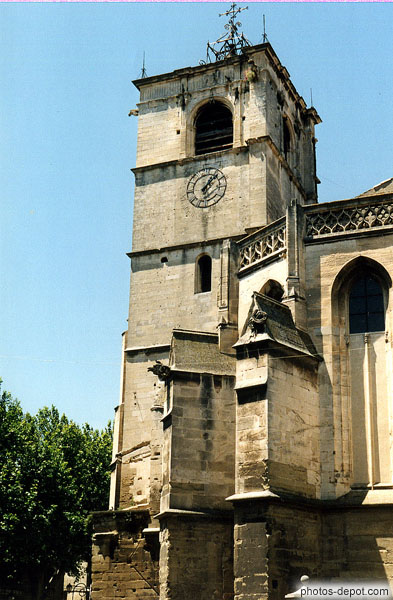 photo de clocher de l'eglise de Saumane