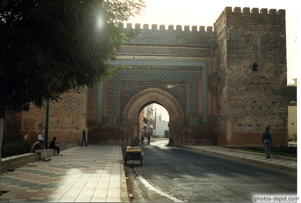 photo de La porte Bab el-Khemis (XVIIIe siècle), une des portes monumentales donnant accès