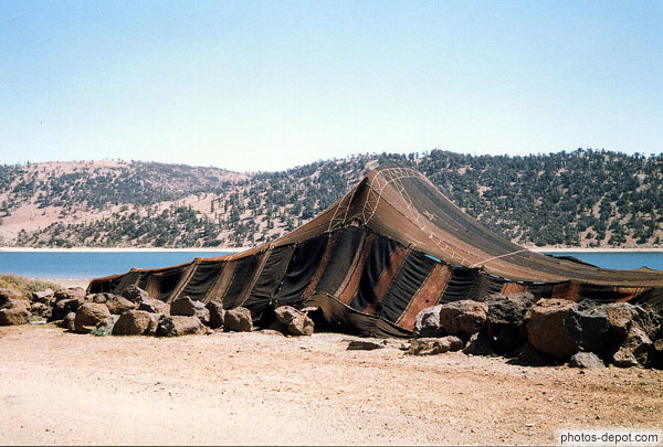 photo de Tente au bord du lac