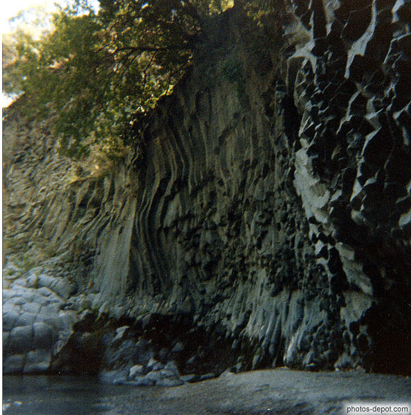 photo de curieuses roches des gorges d'Alcantara