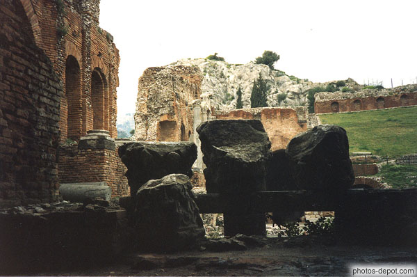 photo de Chapiteaux du temple grec