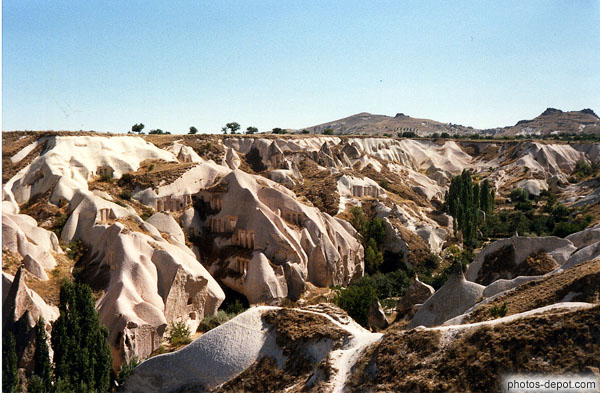 photo d'incroyables rochers creusés de Cappadoce
