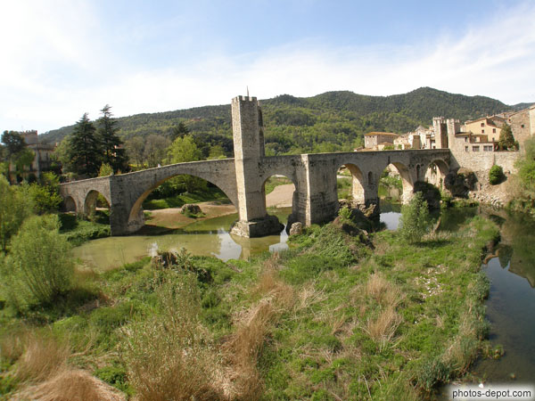photo de Pont fortifié de Besalu sur le Riu Fluvia