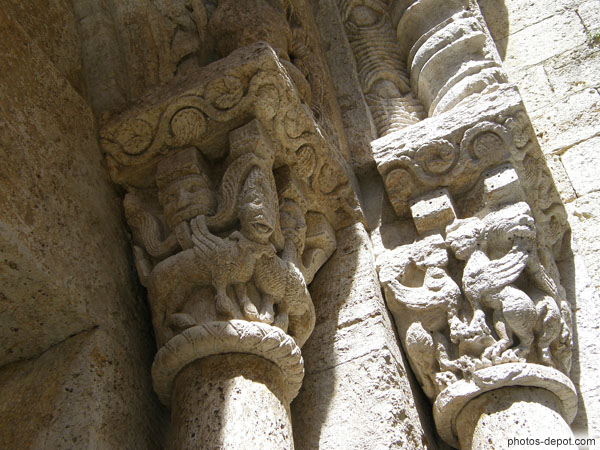 photo de Chapiteaux des voussures du portail latéral de l'église Sant Vicenc