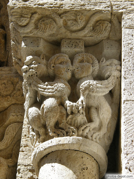 photo de détail chapiteau Sant Vicenc, église romane