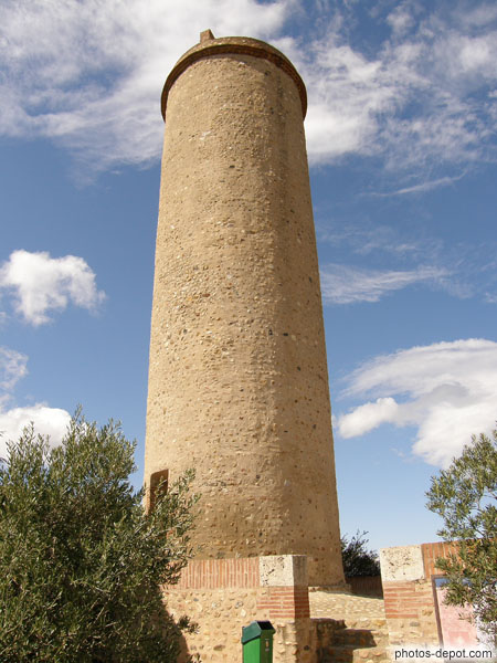 photo de tour à signaux, murs en galets, 20 m de haut communiquant avec la tour de la Massane, Del Far, Madeloc...