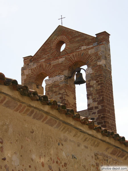 photo de église romane à deux nefs saintes Juste et Ruffine