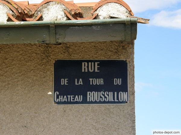 photo de rue de la tour du chateau Roussillon