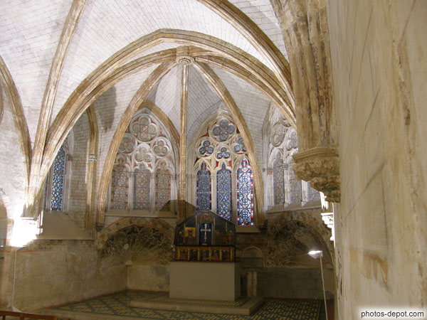 photo de Chapelle basse Sainte Madeleine à frise grecque et carrelage Mudéjar d'inspiration Hispano-Mauresque