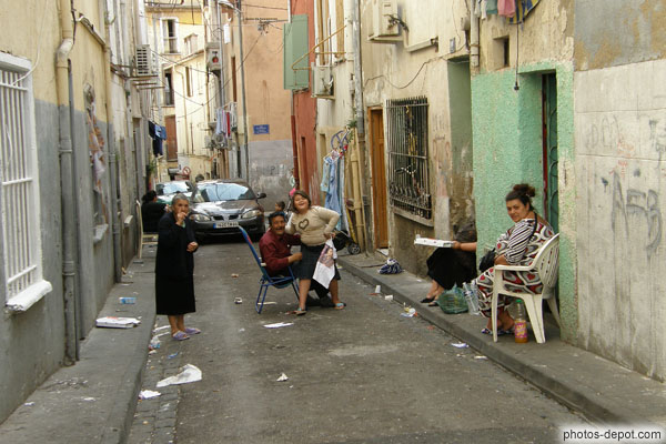 photo de famille dans la rue, quartier St Jacques