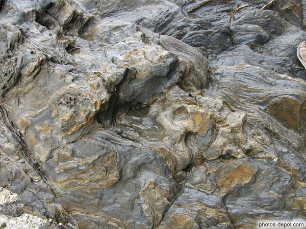 photo de érosion de la mer sur les rochers