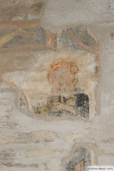 photo de fragment de descente de Christ en croix et St Jean à ses pieds, peinte à fresque