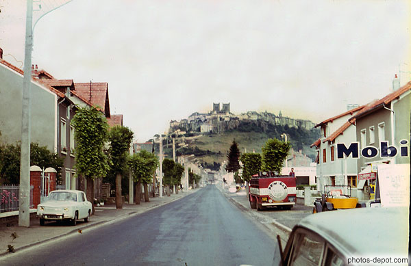 photo de chateau sur la colline