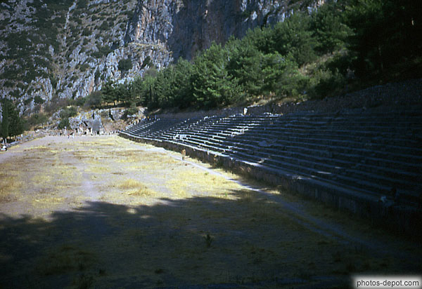 photo de gradins du stade de Delphes