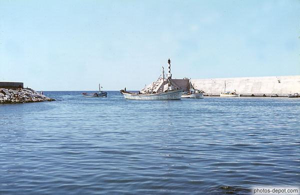 photo de bateaux rentrent au port