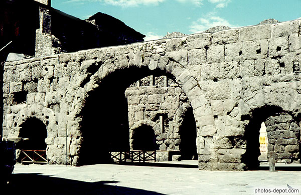 photo d'arches de pierre