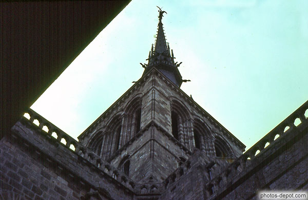 photo de St Michel au sommet de la flèche