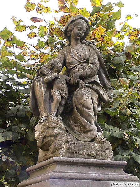 photo de Statue femme à l'enfant