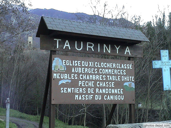 photo de pancarte entrée du village de Taurinya