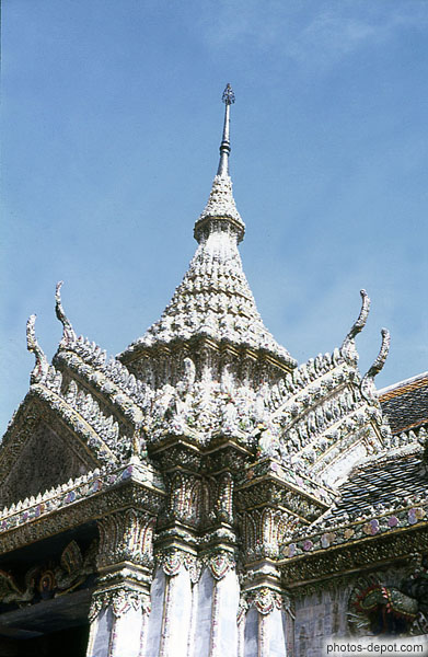 photo de toit du temple ouvragé