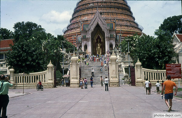 photo de grand escalier du temple à la déèsse d'or