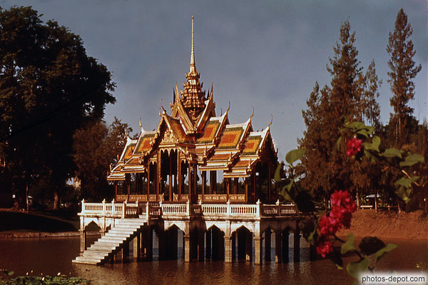 photo de palais royal de Bang Pa In