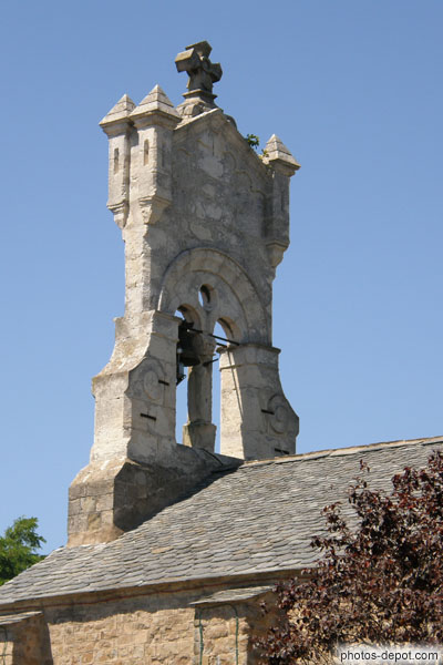 photo de clocher mur aux 4 tourelles
