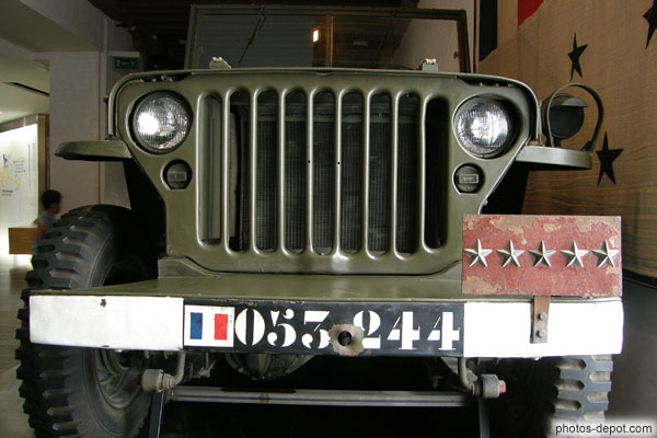 photo de jeep Willys du Général de Lattre de Tassigny, 5 étoiles, 1944