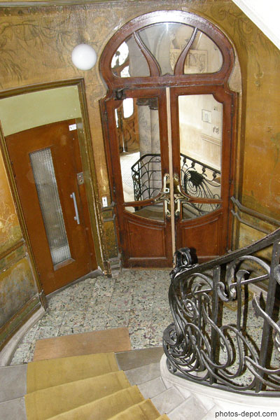 photo de porte entrée escalier intérieur, immeuble Lavirotte