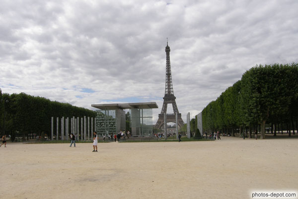 photo de Champ de mars et tour Eiffel