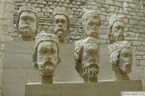 photo de Têtes des rois de Juda provenant de la galerie occidentale de ND de Paris, abatues par les révolutionnaires