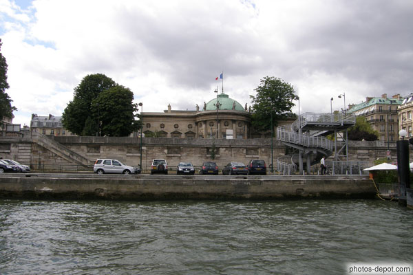 photo de Palais de la légion d'Honneur construit pour le prince de Salm, abrite le musée de la distinction instituée par Napoléon 1er