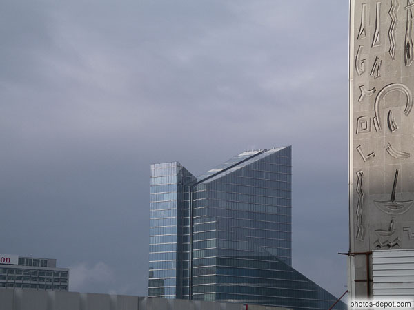 photo d'immeuble de verre