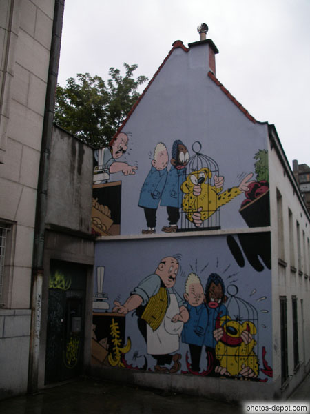 photo de murs peints de personnages de bandes dessinnÃ©es