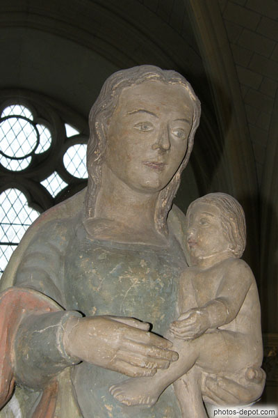 photo de Beau visage de Vierge du bien mourir au corsage médiéval